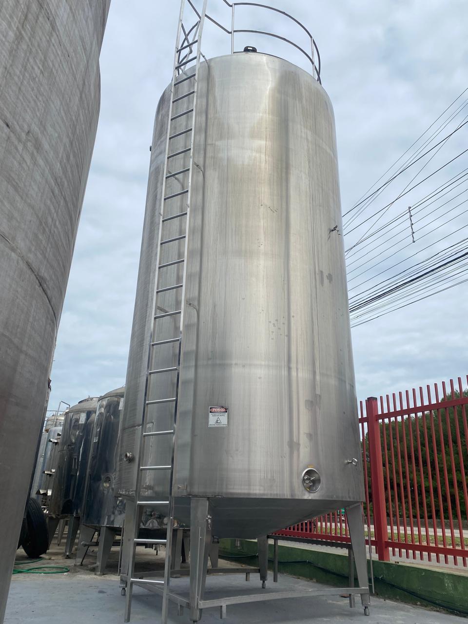 Tanque 30.000 litros encamisado com serpentina e agitação